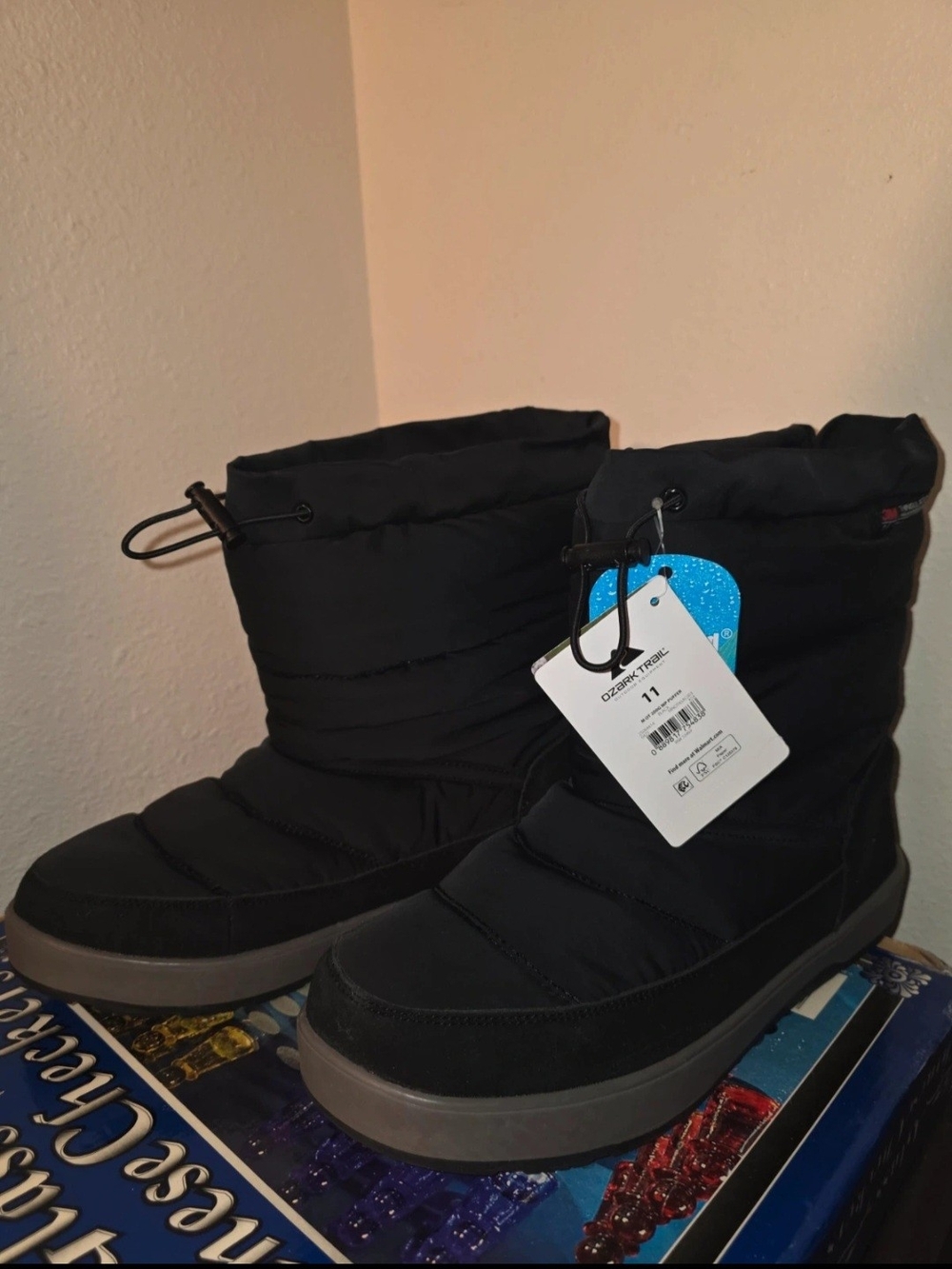 Ozark Trail Size 11 Mens Black Puffer Boots